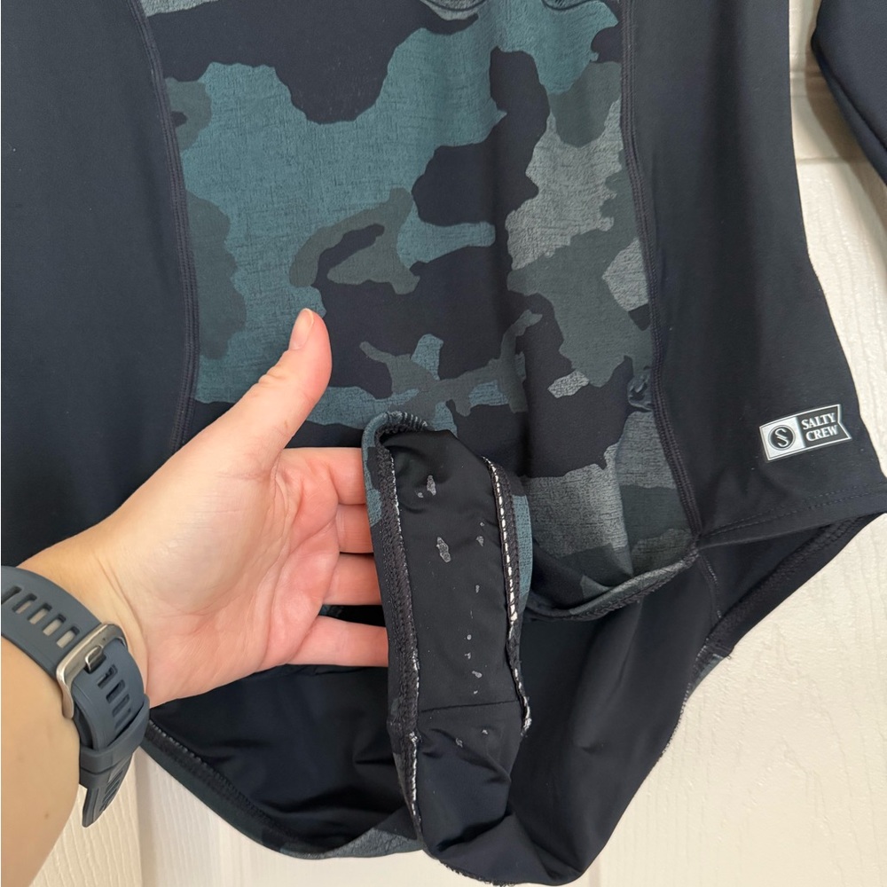 Refuge One Piece Rashguard - Picture 7 of 9